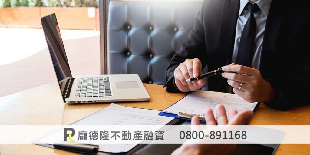 Specialist holding a pen to sign a contract