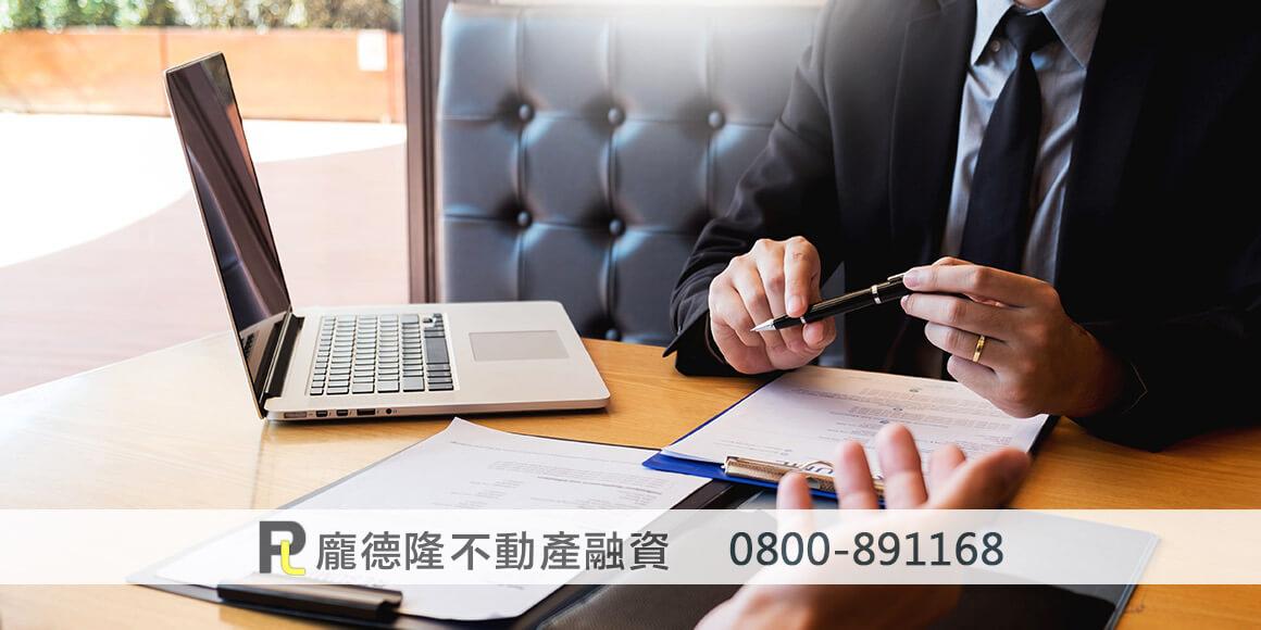 Specialist holding a pen to sign a contract