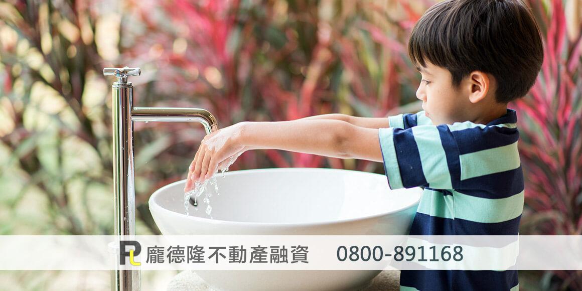 child wash hands